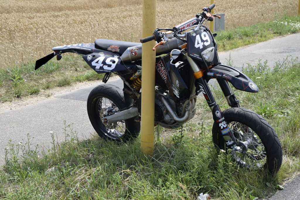 Schwerer Krad Pkw Unfall Koeln Porz Libur Liburer Landstr (Krad Fahrer nach Tagen verstorben) P078.JPG - Miklos Laubert